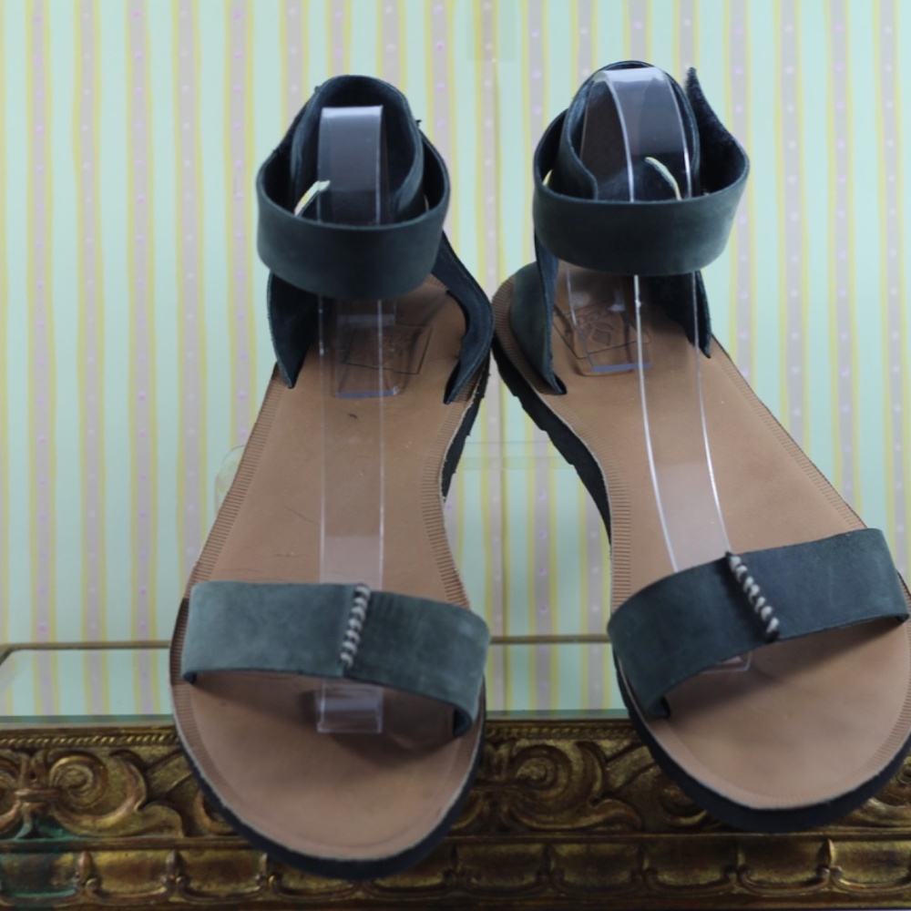 Reef Green Leather Sandals